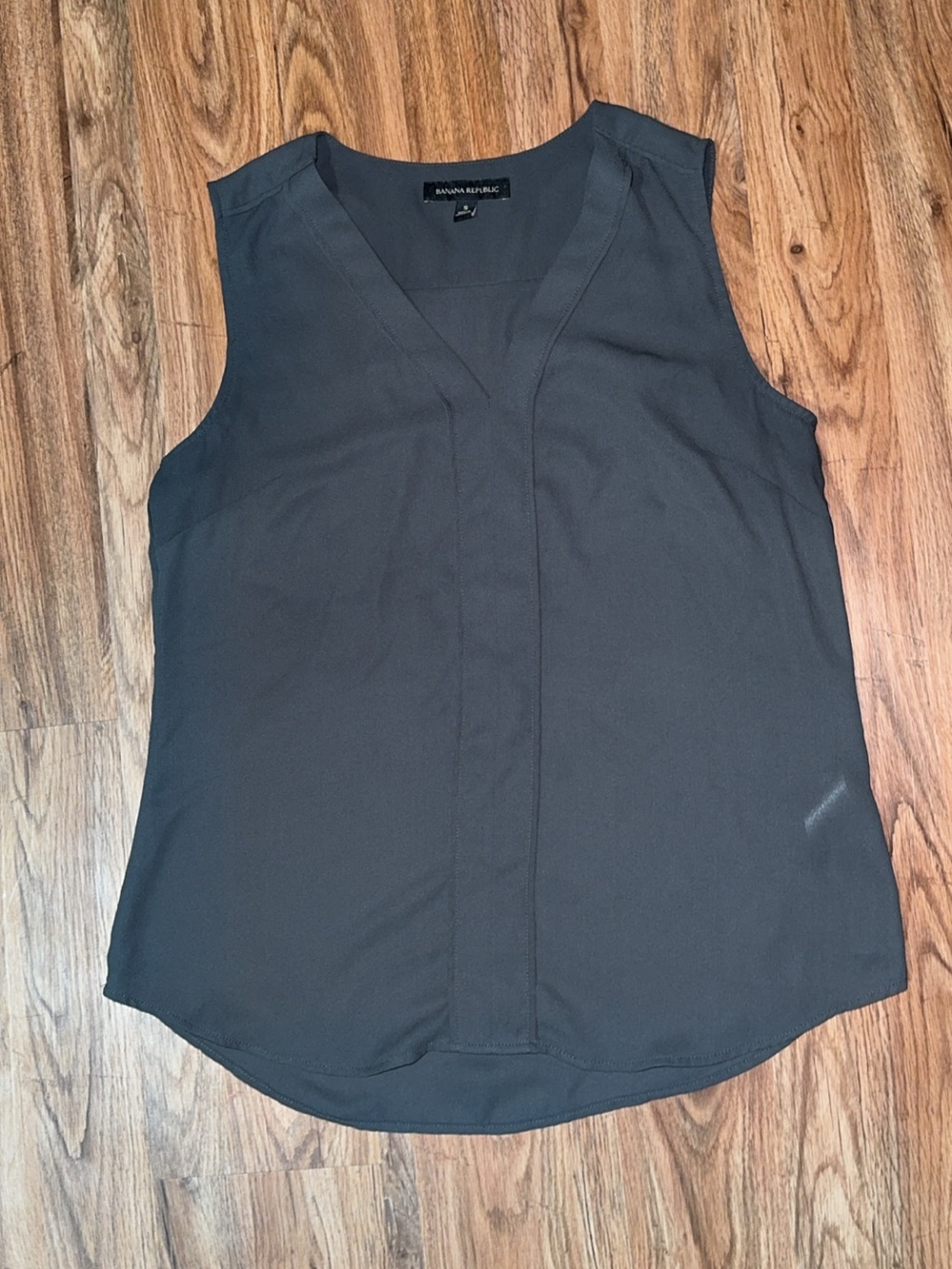 Banana Republic Women's Black V-Neck Sleeveless Blouse